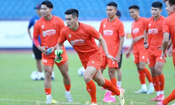 Tiến Linh báo “tin dữ” cho HLV Kim Sang-sik