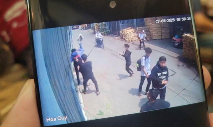 Clip: Xác minh vụ nam sinh bị đánh hội đồng bằng hung khí ở Đồng Nai