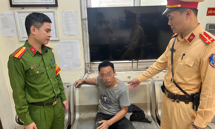 CSGT khống chế đối tượng nghi 