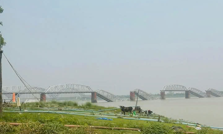 Clip: Cây cầu lớn tại Myanmar đổ sập sau trận động đất hơn 7 độ richter