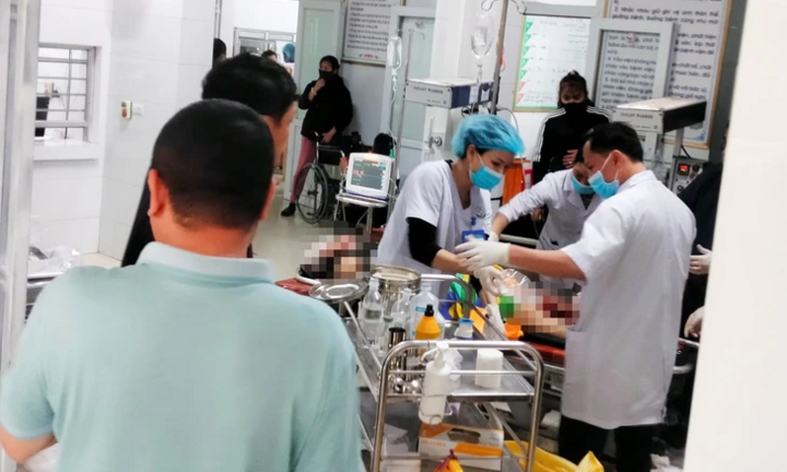 Vụ ô tô chở giáo viên, học sinh lật trên cao tốc ở Nghệ An: Hiệu trưởng nói gì?