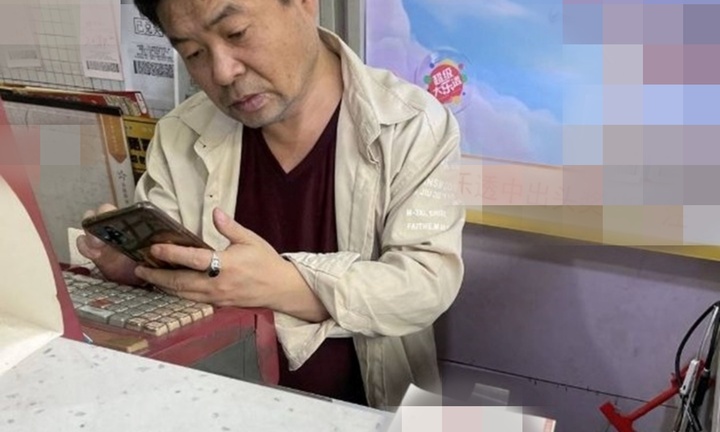 Vươn mình sau trúng số: Bấm nhầm vé, khách chê, chủ đại lý tự mua, trúng độc đắc hơn 1 tỷ