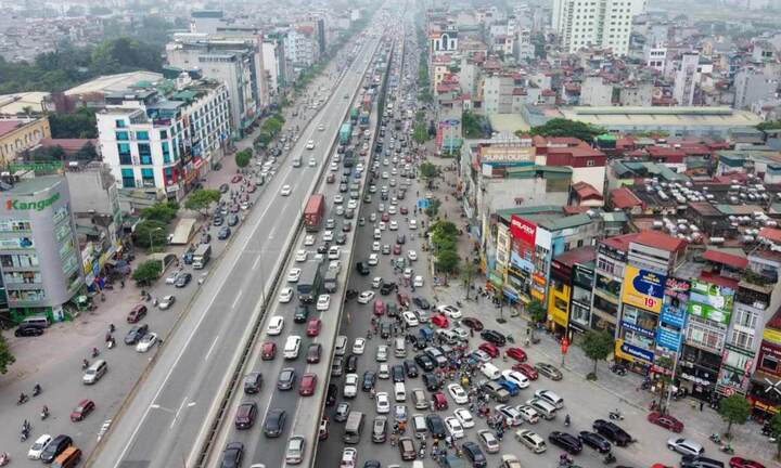 CSGT đề xuất cho xe đi vào làn khẩn cấp đường Vành đai 3 trên cao 