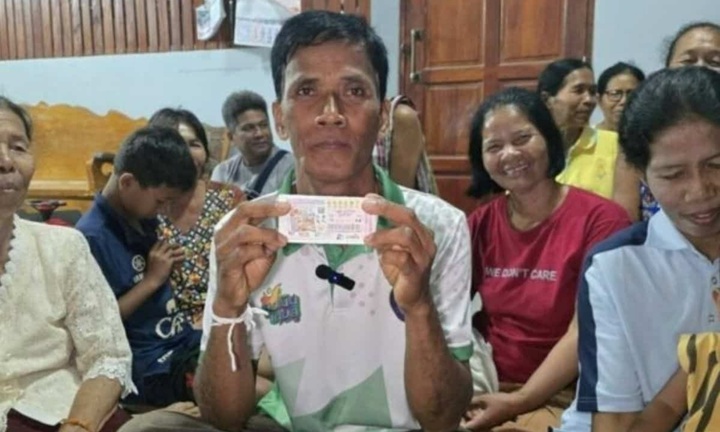 Để cháu trai 1 tuổi chọn vé số, người đàn ông vỡ òa khi trúng giải hơn 4,5 tỷ đồng