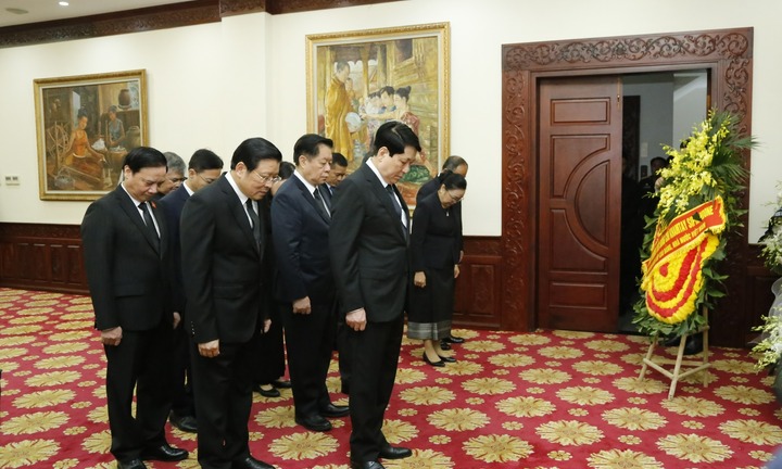 Lãnh đạo Đảng, Nhà nước viếng nguyên Chủ tịch Đảng, Chủ tịch nước Lào Khamtay Siphandone