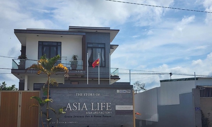 Vụ khởi tố Quang Linh Vlog, Hằng Du Mục: Vỏ bọc của công ty sản xuất kẹo Kera hoàn hảo ra sao?