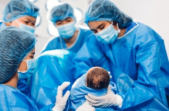 Định mệnh nghiệt ngã từ sai sót y khoa Đông-Tây: Bác sĩ mắc lỗi khi mổ lấy thai, bé sơ sinh tử vong sau 9 ngày chào đời