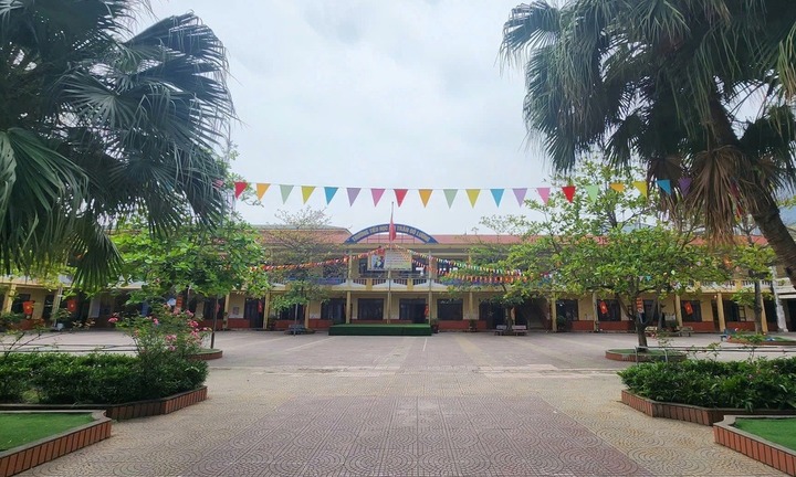 Nghệ An: Ăn cơm nắm mua trước cổng trường, 12 học sinh tiểu học nghi ngộ độc thực phẩm