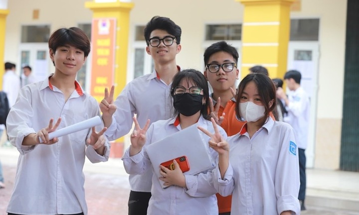 Biến động điểm chuẩn vào lớp 10 THPT các trường chuyên ở Hà Nội 3 năm qua