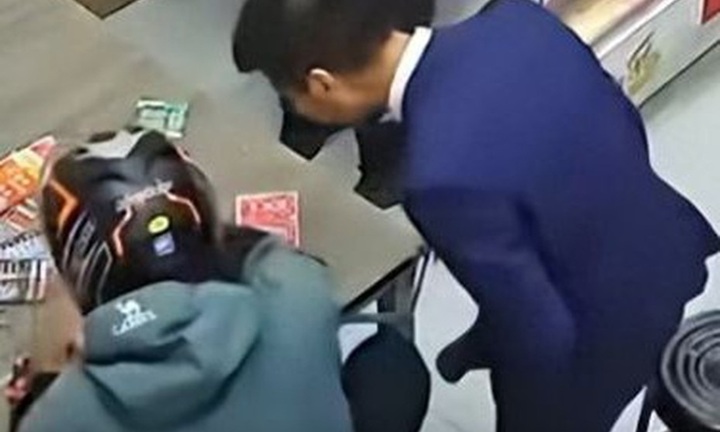 Vươn mình sau trúng số: Trúng độc đắc 3,5 tỷ, anh shipper có hành động không tưởng gây 