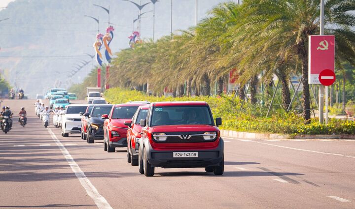 Trạm sạc khắp nơi, dịch vụ hậu mãi 5 sao: Lý do VinFast chinh phục khách hàng Việt