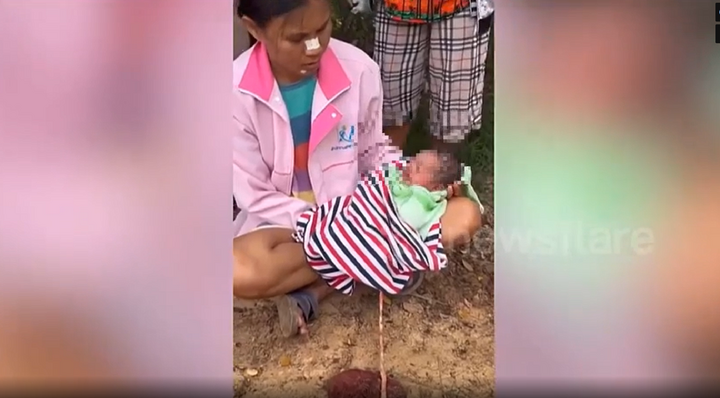 Clip: Nghe tiếng khóc khi đi thu bẫy lươn, kiểm tra phát hiện bé sơ sinh còn nguyên dây rốn