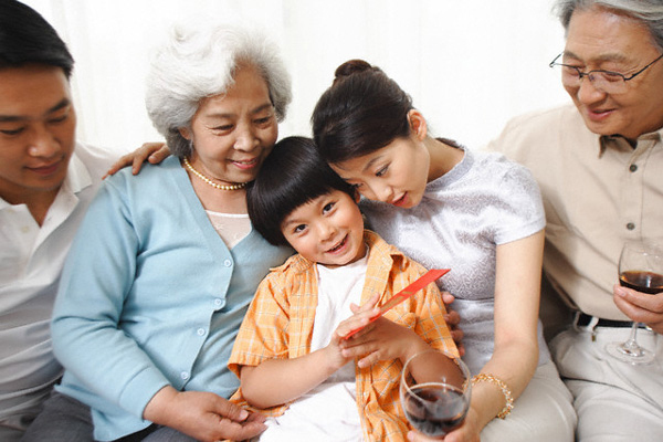 Cha mẹ bao nhiêu tuổi được xem là người phụ thuộc để tính giảm trừ gia cảnh?