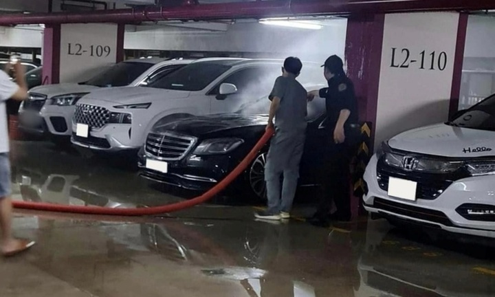 Lý do hoãn phiên tòa xét xử vụ ca sĩ Duy Mạnh kiện Mercedes - Benz Việt Nam