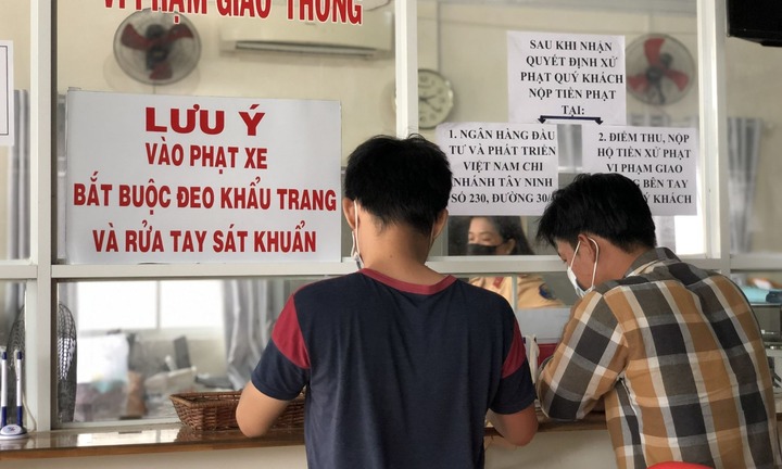 Mang theo giấy tờ gì khi nộp phạt vi phạm giao thông tại Kho bạc nhà nước