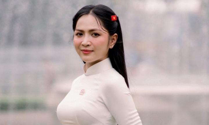 Ca sĩ thể hiện bài hát 