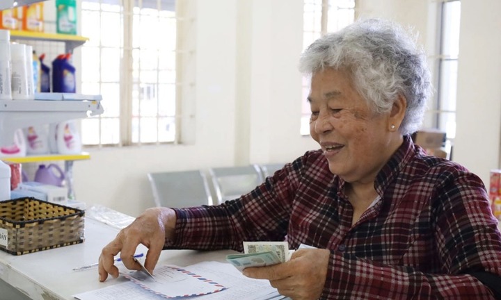 Tin tức thời sự hôm nay (30/4): Hơn 3,4 triệu người nhận lương hưu tháng 5 sớm