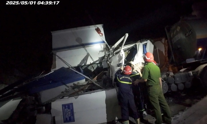 Xe bồn xăng dầu lao vào nhà dân ở Hải Phòng, 1 người bị thương