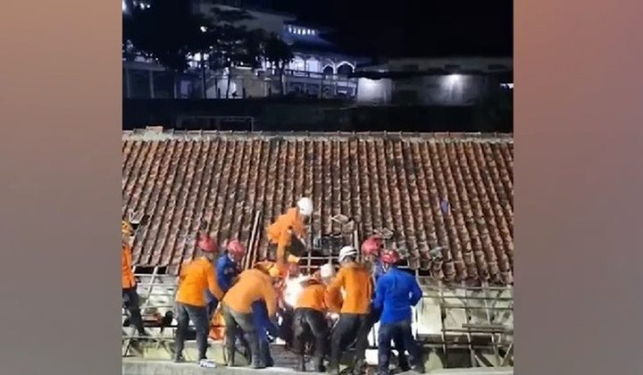 Clip: Tường bể bơi bất ngờ đổ sập, cướp đi sinh mạng 4 học sinh ở Indonesia