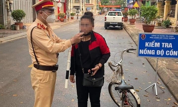 Uống rượu bia dịp nghỉ lễ rồi đạp xe về nhà, có bị phạt không?