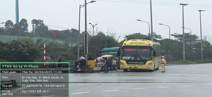 Nhồi nhét 67 khách trên xe 40 chỗ, nhà xe bị phạt gần 200 triệu đồng