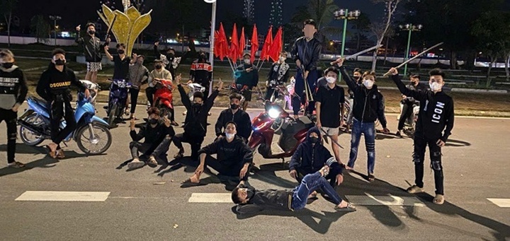 Hoà Bình: Khởi tố 17 thanh niên mang theo hung khí tụ tập, đua xe trái phép