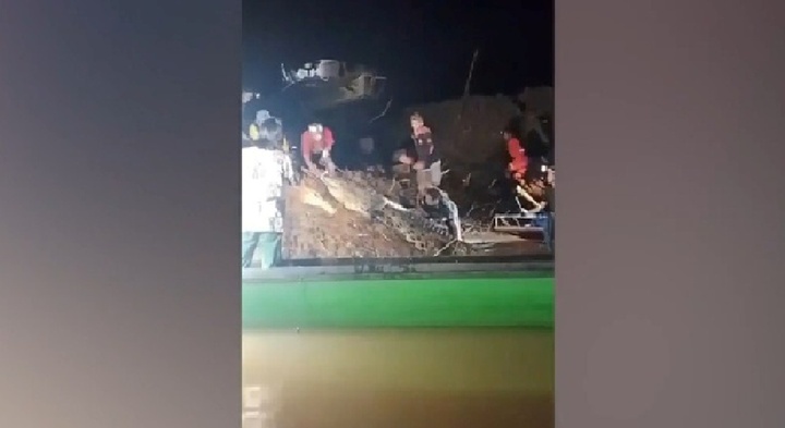 Clip: Đang bơi trên sông cùng bạn, cậu bé 10 tuổi bị cá sấu cắn tử vong