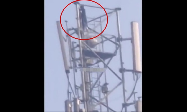 Cô gái bất chấp nguy hiểm, leo lên cột tháp cao 50m bày tỏ tình yêu với bạn trai