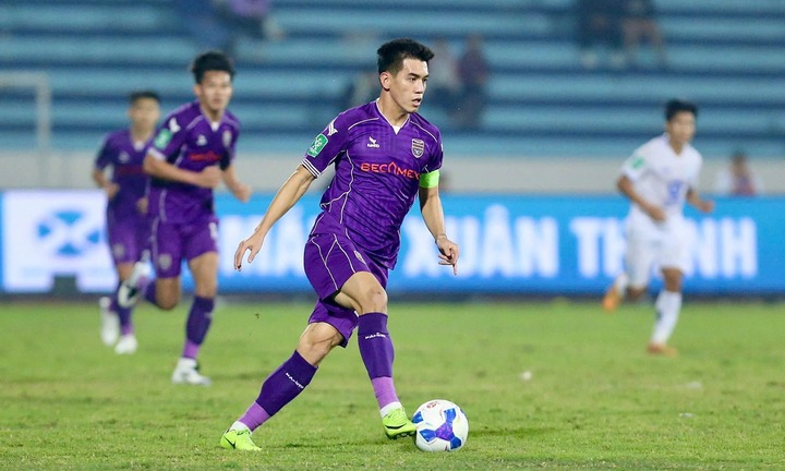 Nguyễn Tiến Linh khiến HLV Kim Sang-sik đau đầu trước trận quyết đấu Malaysia