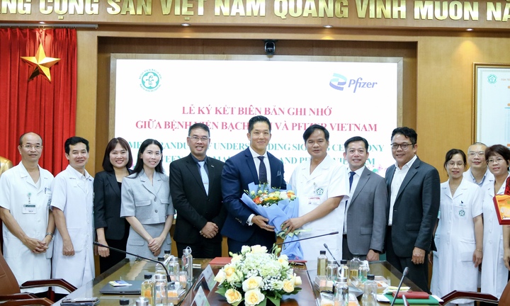 Pfizer Việt Nam và Bệnh viện Bạch Mai ký biên bản ghi nhớ tăng cường hợp tác chăm sóc sức khỏe