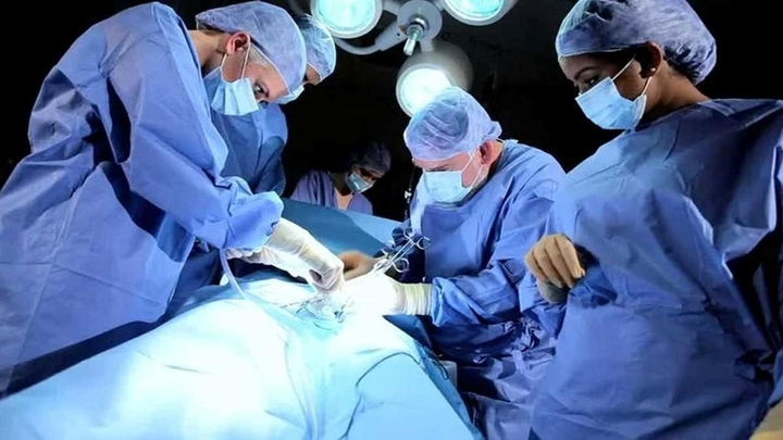 Định mệnh nghiệt ngã từ sai sót y khoa Đông-Tây: Bác sĩ phẫu thuật nhầm gan với thận, bệnh nhân tử vong trên bàn mổ
