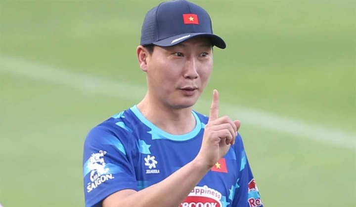 Lý do khiến HLV Kim Sang-sik gấp rút đổi tiền đạo trước trận gặp Man Utd