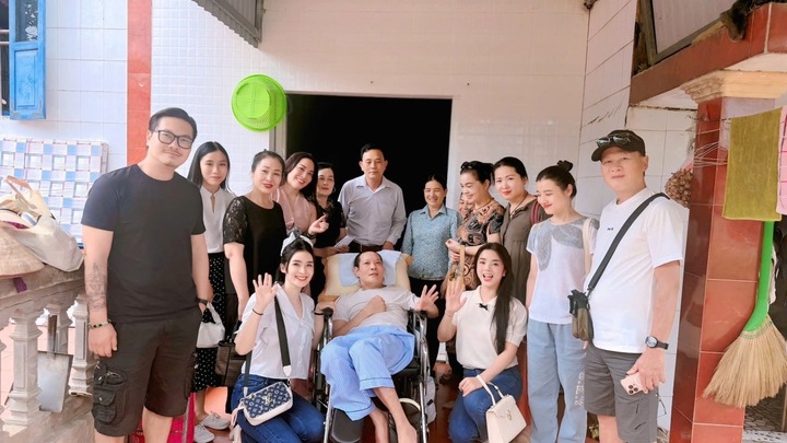 Nam diễn viên Thái Hòa bị liệt hẳn một phần cơ thể, không nói được sau cơn đột quỵ