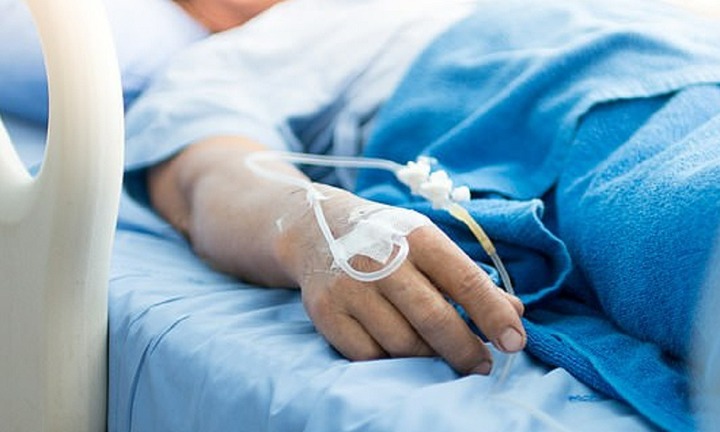 Tự chế rượu thuốc tẩm bổ, người đàn ông