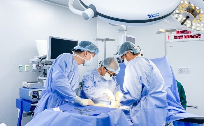Phát hiện u buồng trứng to bằng quả trứng gà ở bé gái 13 tuổi