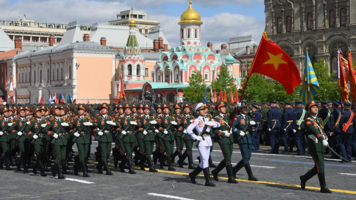 Media: Đoàn Quân đội nhân dân Việt Nam tiến qua lễ đài tại Lễ duyệt binh kỷ niệm 80 năm Ngày Chiến thắng tại Nga