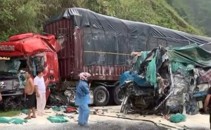 Tin tức tai nạn giao thông mới nhất ngày 10/5: Xe tải tông xe đầu kéo, 2 người thương vong