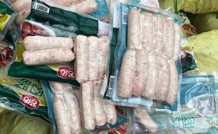 Hà Nội: Phát hiện 1,5 tấn xúc xích không rõ nguồn gốc xuất xứ