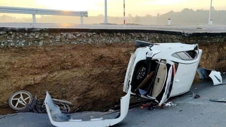 Hiện trường vụ đường dẫn lên cầu bị sụt lún ở Tây Ninh, ô tô rơi xuống hố sâu, nhiều người bị thương