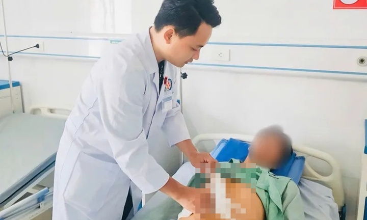 Rối loạn lo âu, mất ngủ nhiều ngày, người đàn ông 44 tuổi tự lấy dao đâm vào bụng mình