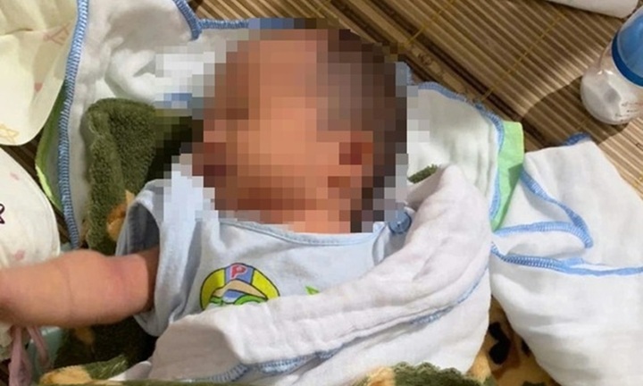 Bé gái sơ sinh bị bỏ rơi trước cửa nhà dân với lời nhắn