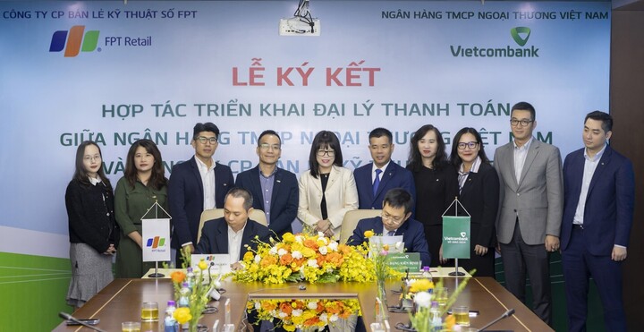 FPT Retail hợp tác cùng Vietcombank triển khai mô hình đại lý thanh toán