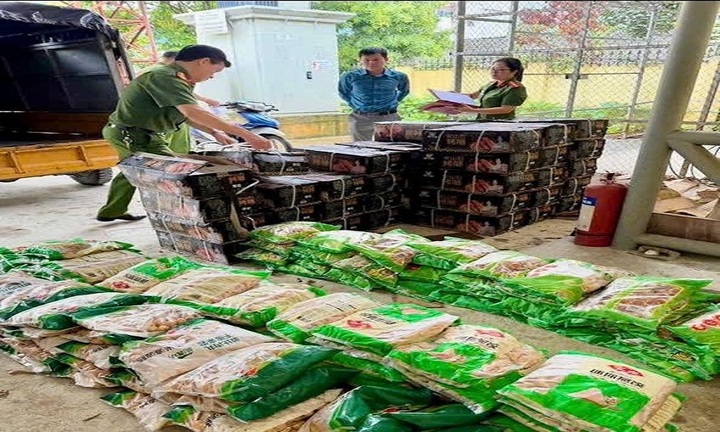 Hà Giang: Phát hiện 29 tấn thực phẩm không rõ nguồn gốc chỉ trong một ngày