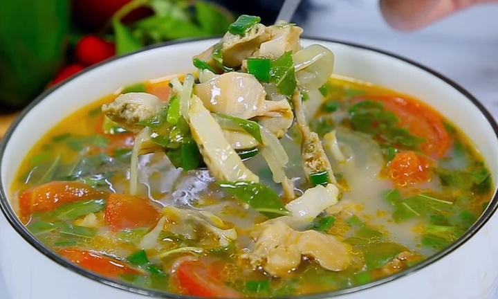 Canh trai nấu rau răm thanh mát ngày hè