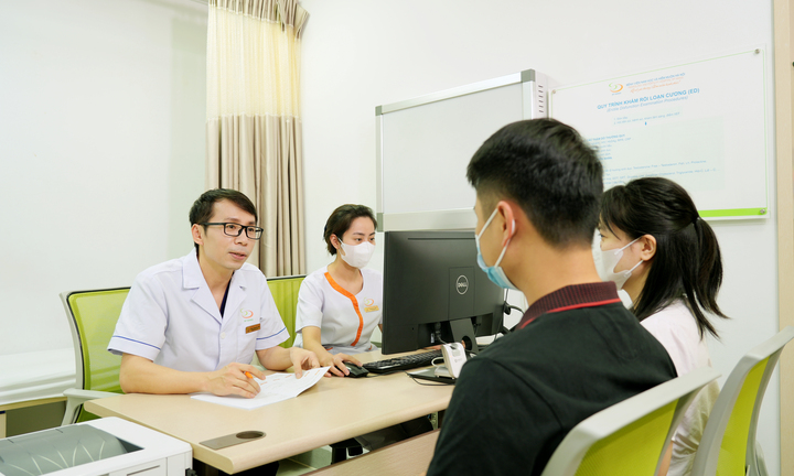 Vượt 600km, vợ chồng Huế viết nên kỳ tích đón cặp song thai