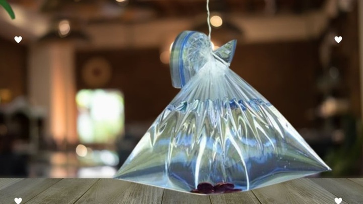 Mùa hè treo túi nước trước cửa nhà có tác dụng gì?