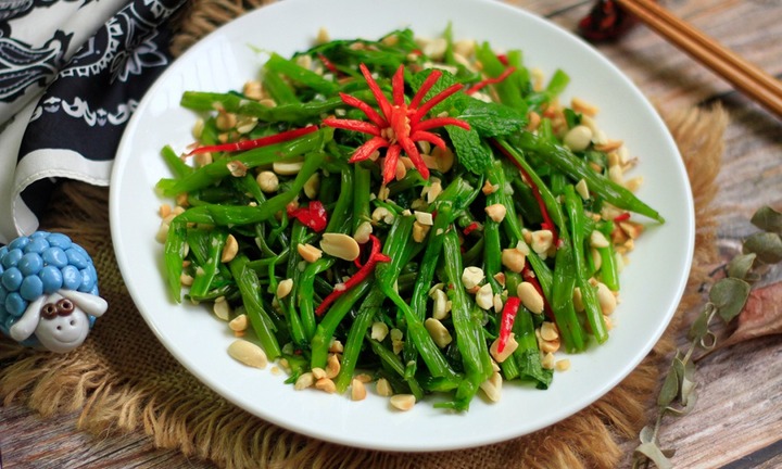 Nộm rau muống giòn ngon, thanh mát