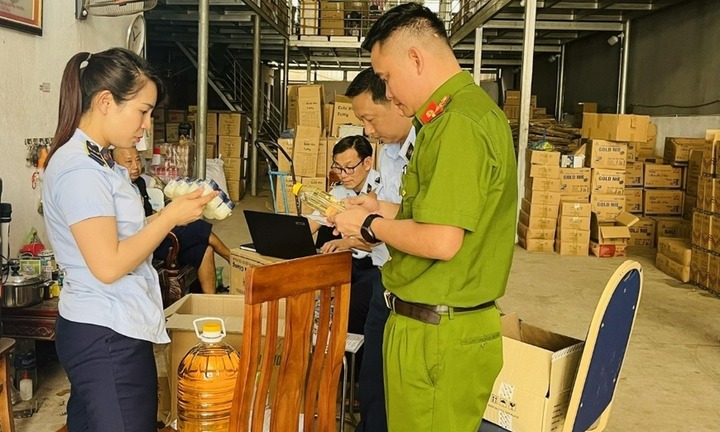 Xử phạt gần 50 triệu đồng, buộc tiêu hủy hàng trăm chai dầu gội đầu giả