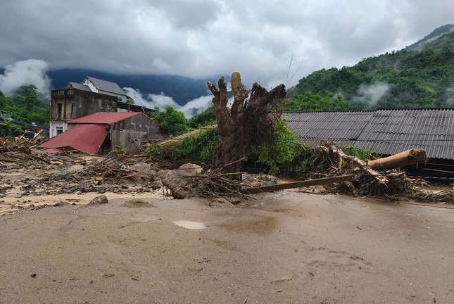 Bắc Kạn: Lũ quét khiến 3 người tử vong, nhiều nhà dân bị cuốn trôi