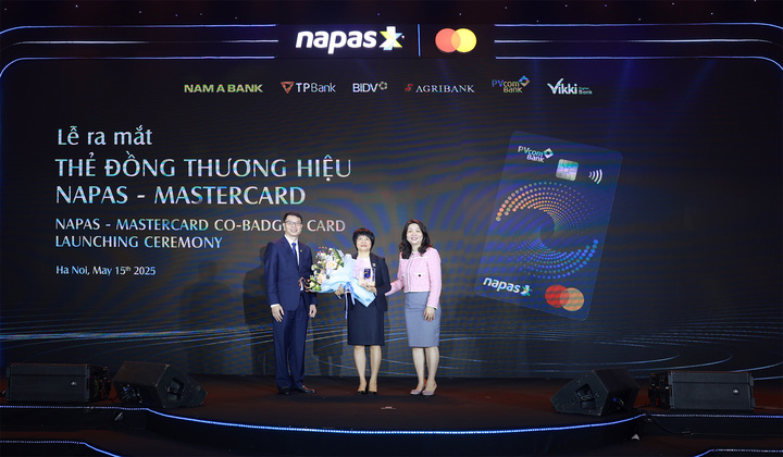 PVcomBank tiên phong ra mắt dòng thẻ đồng thương hiệu Napas và Mastercard